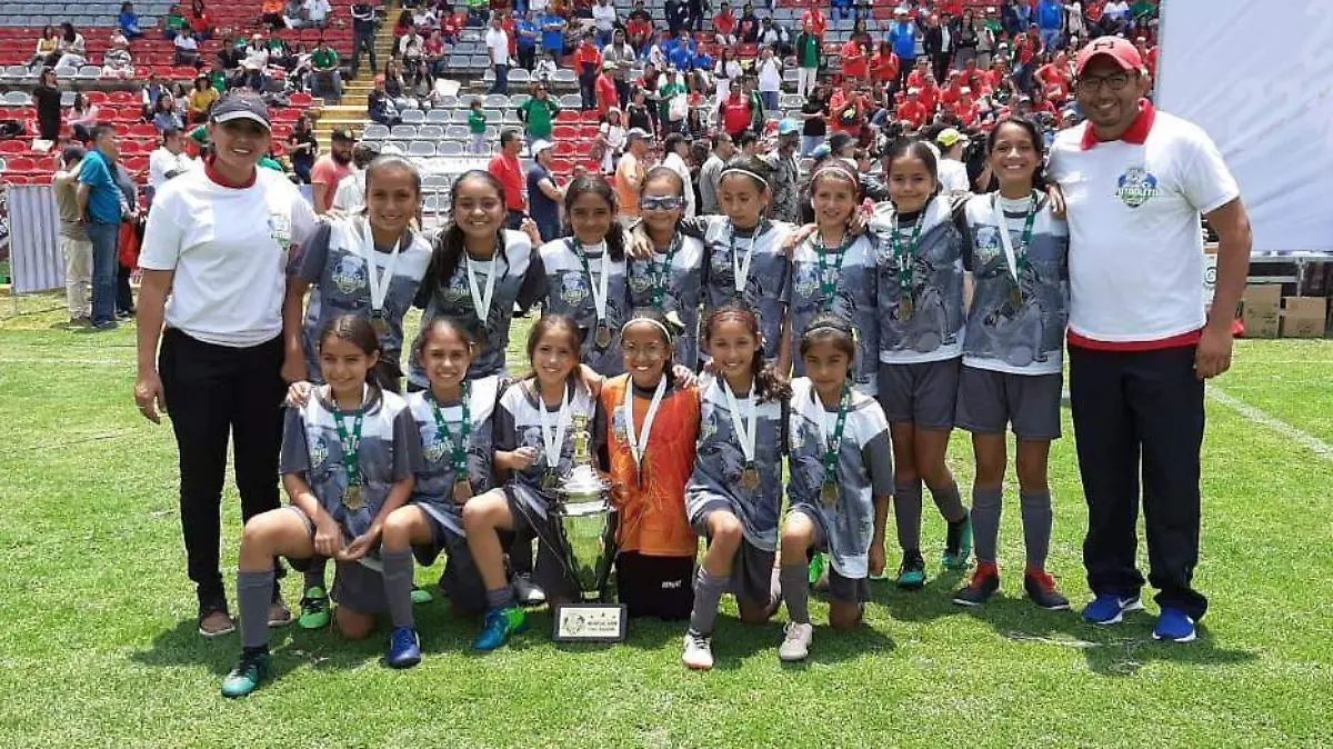 04 Leonas Británico se proclaman campeonas nacionales